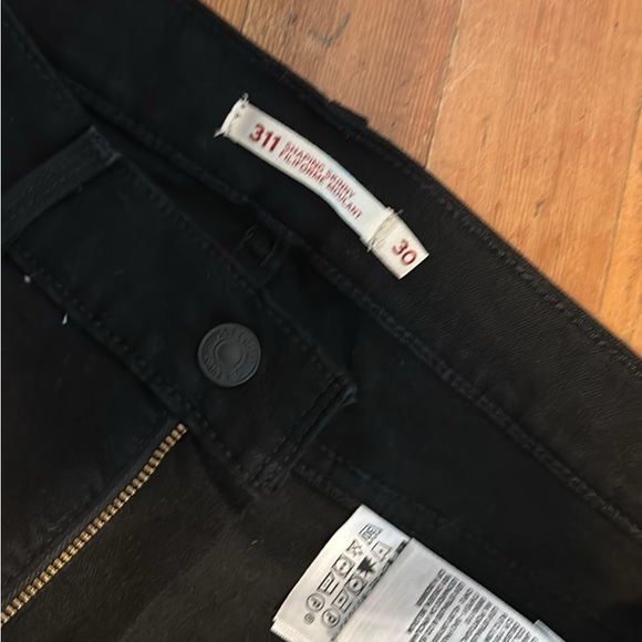 SOLD Levi’s 311 Shaping Skinny Jeans - Picture 4 of 4